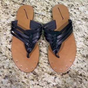 NWOB Universal Thread Black Strappy Flip Flops Sandals 9